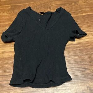 black v neck short sleeve crop top